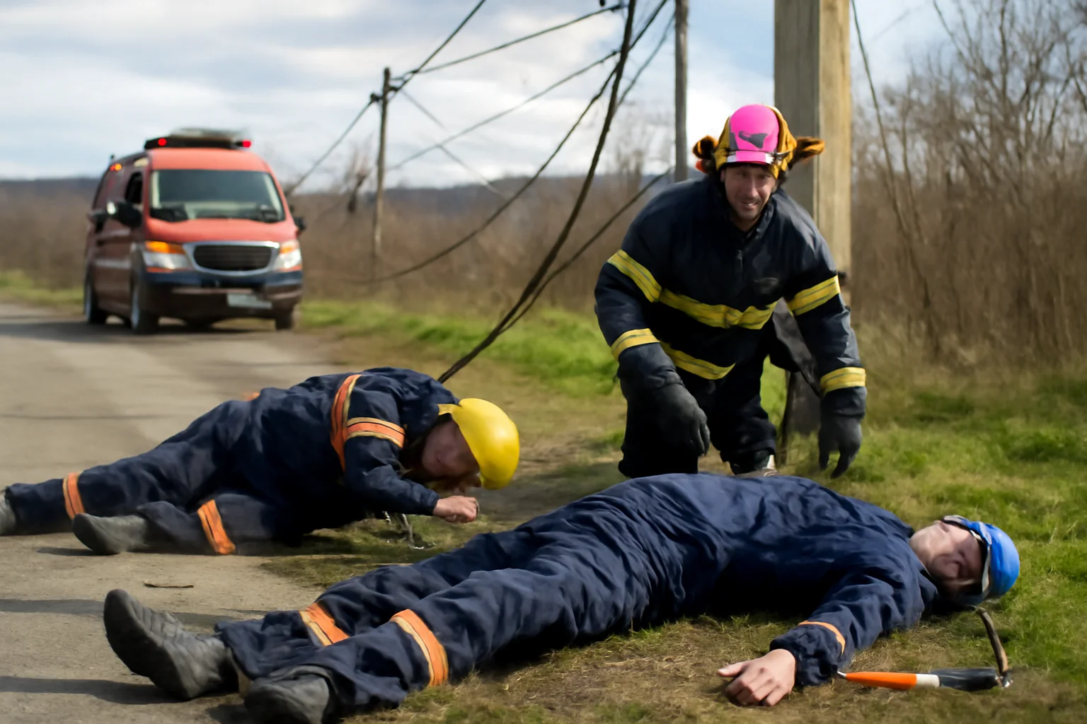Doi muncitori răniți prin electrocutare în timpul unor lucrări la rețeaua electrică, incident cu pacienți trimiși la Ploiești